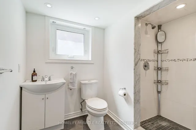 Additional image 30 of 133 Queens Dr