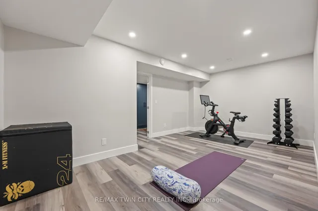 Additional image 41 of 533 Falconridge Cres