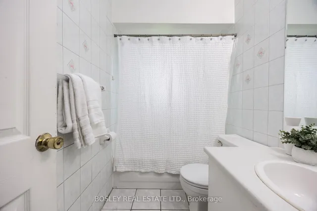 Additional image 20 of 106 Brenda Cres