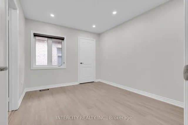 Additional image 36 of 98 Lola Cres