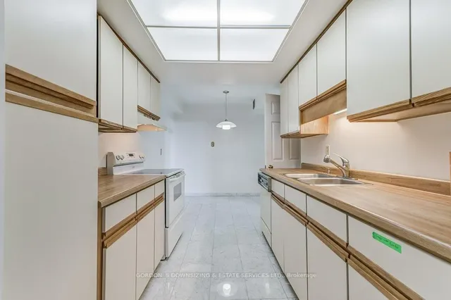 Additional image 10 of 95 La Rose Ave Unit 1008