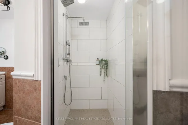 Additional image 29 of 2375 Parkway Dr