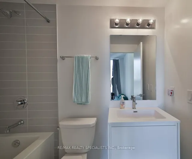 Additional image 34 of 159 WELLESLEY St Unit 404