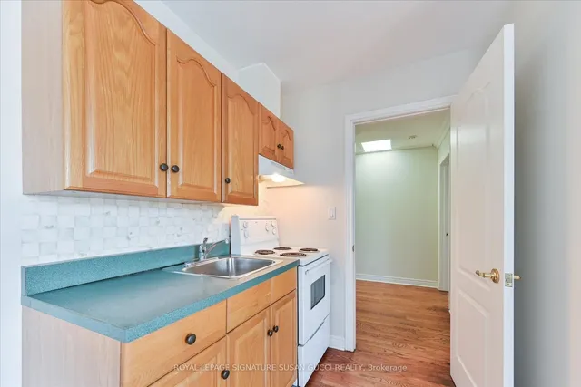 Additional image 27 of 454 Donlands Ave