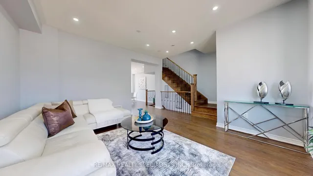 Additional image 7 of 6 QUEENPOST Dr