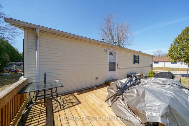 Additional image 32 of 23 MacPherson Cres