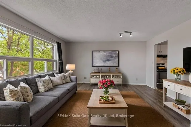 Additional image 3 of 30 Hugo Cres Unit 201