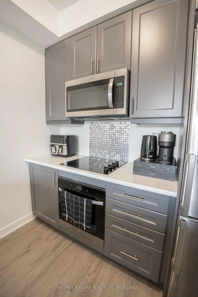 Additional image 20 of 600 North Service Rd Unit 202