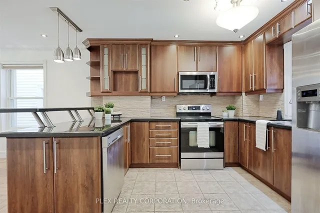 Additional image 12 of 192 Coxwell Ave