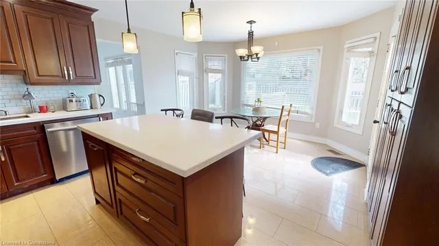 Additional image 11 of 438 Ojibway Trail