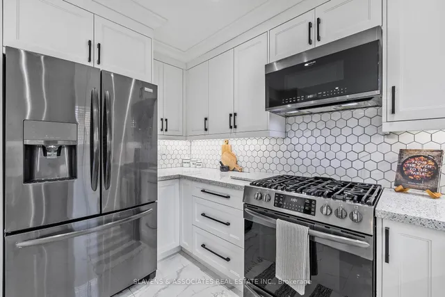 Additional image 15 of 30 Charleswood Circ