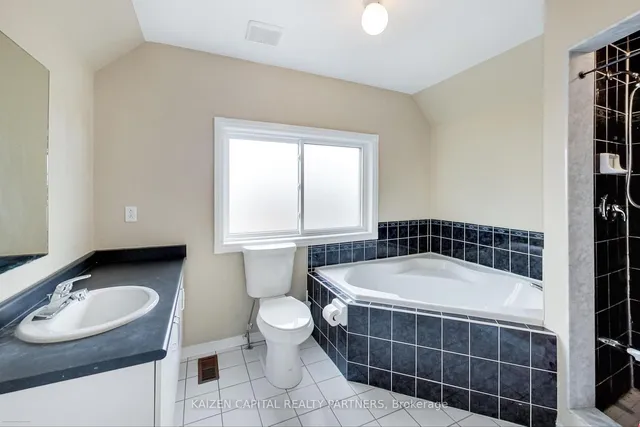 Additional image 12 of 98 Spadina Rd Unit 98