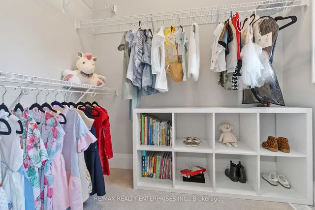 Additional image 35 of 1437 Lakeport Cres