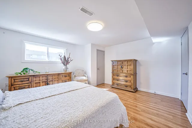 Additional image 41 of 215 Searle Ave