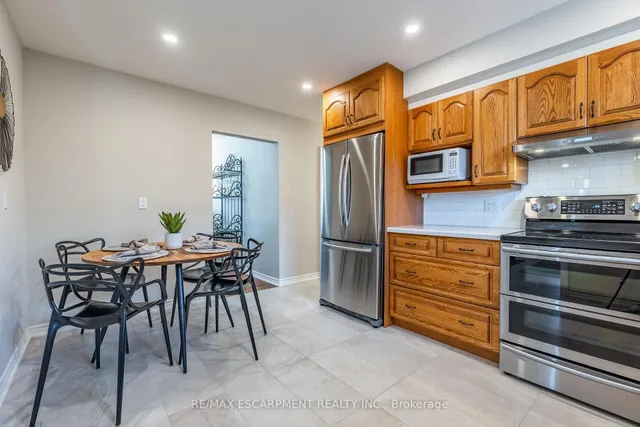 Additional image 12 of 648 THORNWOOD Ave