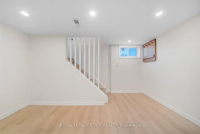 Additional image 25 of 869 Garth St