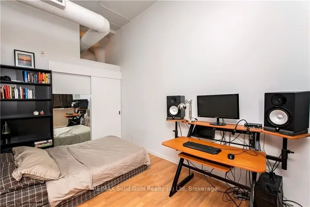 Additional image 9 of 410 King St Unit 124