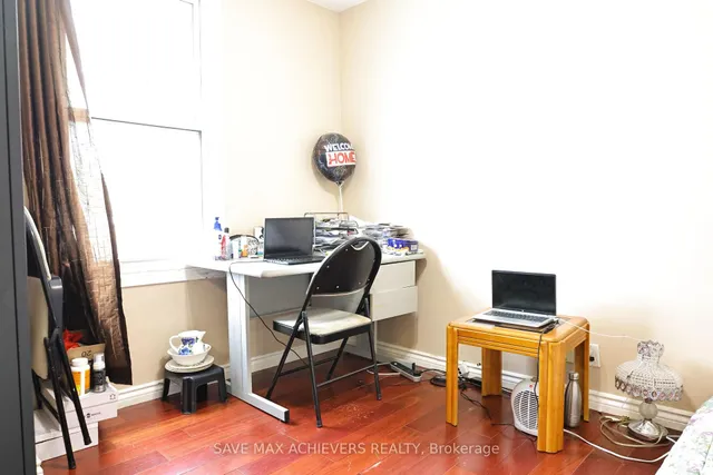 Additional image 30 of 1820 Dundas St