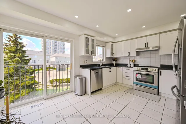 Additional image 14 of 4950 Albina Way Unit 93