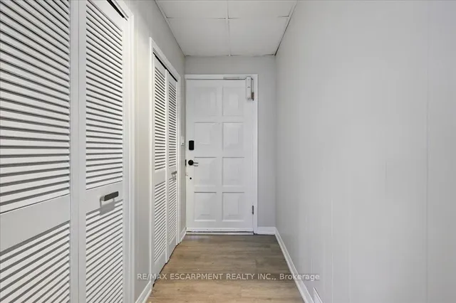 Additional image 4 of 15 Huron St