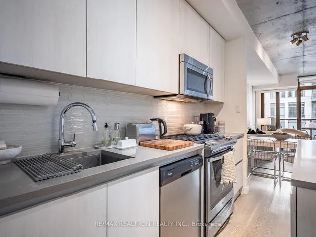 Additional image 12 of 111 Bathurst St Unit 1217