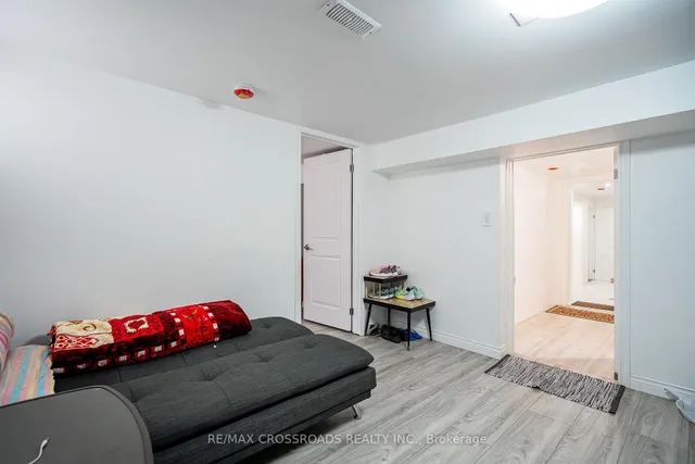 Additional image 32 of 52 Slan Ave