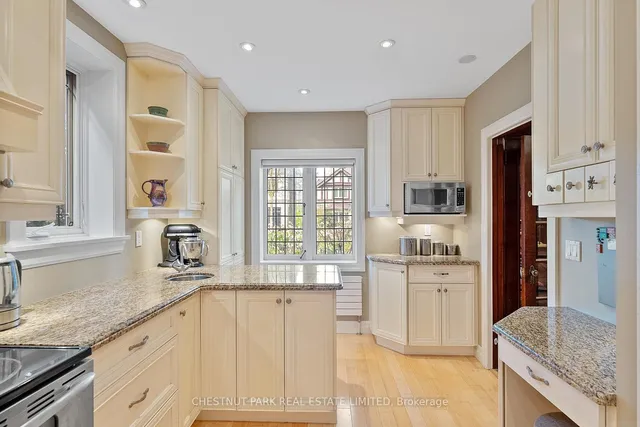 Additional image 12 of 19 Hillhurst Blvd