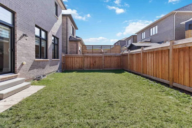 Additional image 49 of 1437 Lakeport Cres