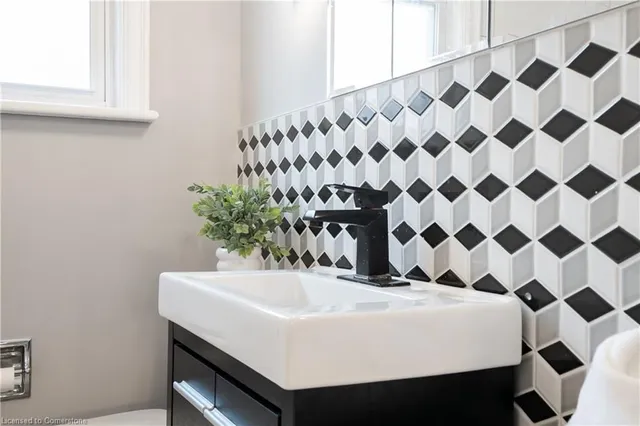 Additional image 15 of 105 Tragina Ave