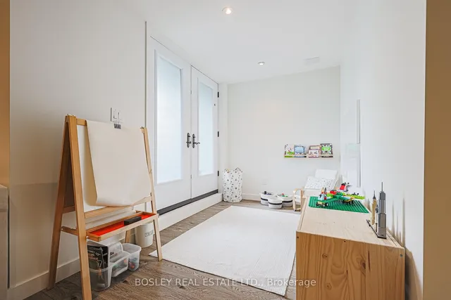 Additional image 31 of 38 Roblin Ave