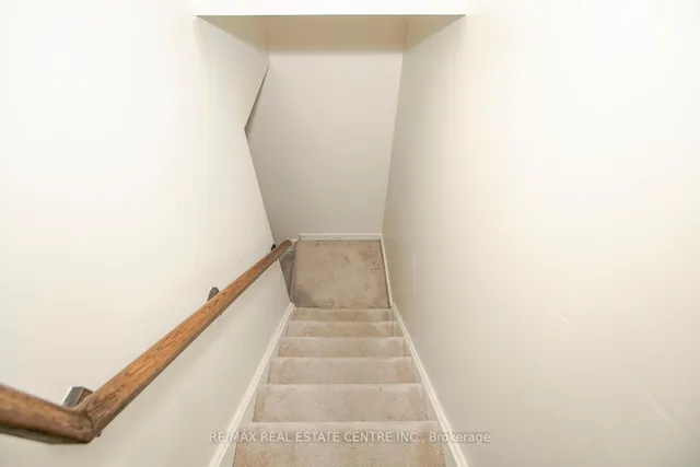 Additional image 22 of 8 Edsel Rd