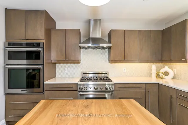 Additional image 18 of 585 Deborah Cres