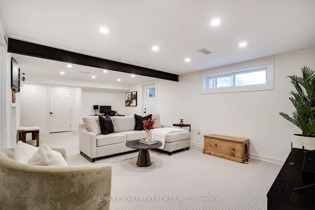 Additional image 38 of 157 LAURIER Ave