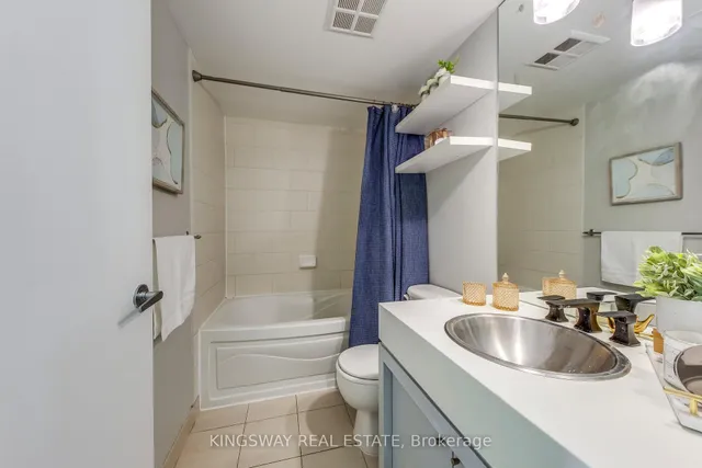 Additional image 25 of 81 Navy Wharf Crt Unit 3511