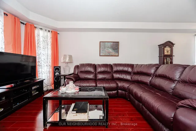 Additional image 7 of 71 Giraffe Ave