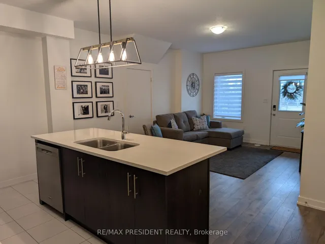 Additional image 11 of 590 North Service Rd Unit 14