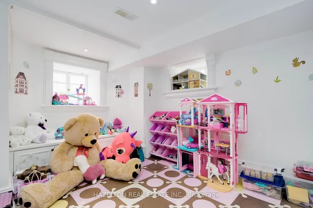 Additional image 27 of 44 Hazelton Ave