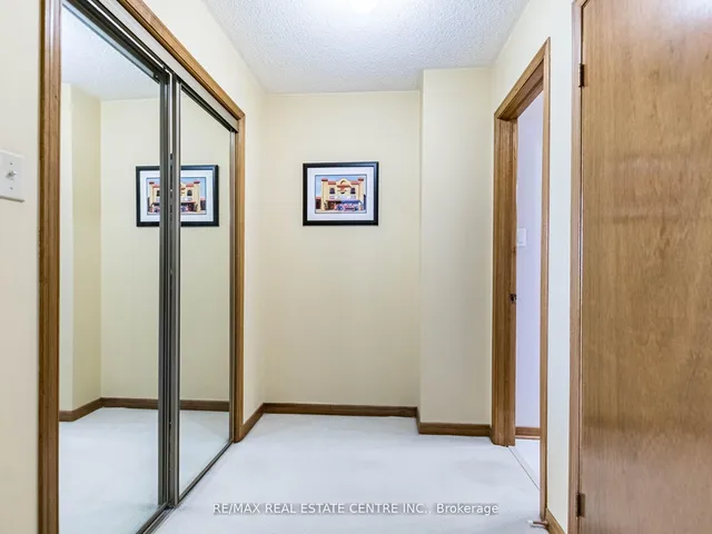 Additional image 28 of 34 Inverary Dr