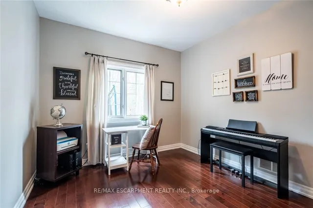 Additional image 8 of 40 COMMANDO Crt