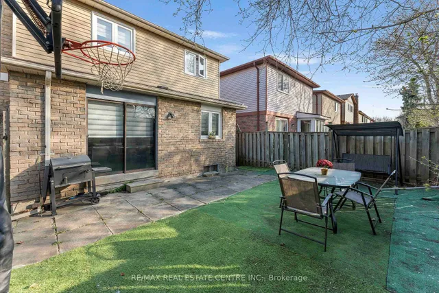 Additional image 39 of 44 Abelard Ave