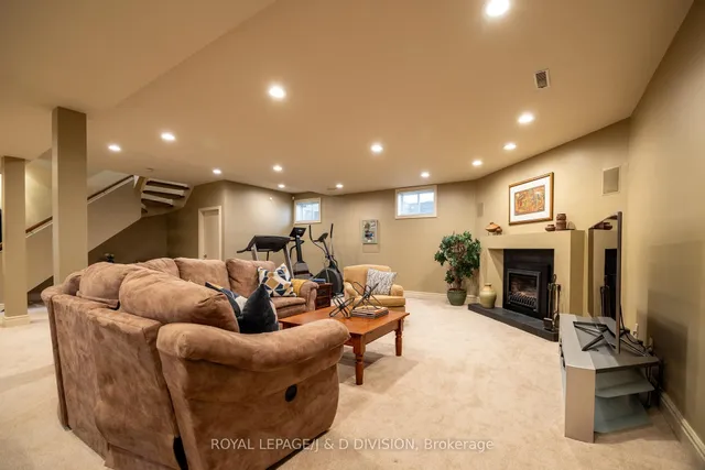 Additional image 26 of 42 Munro Blvd