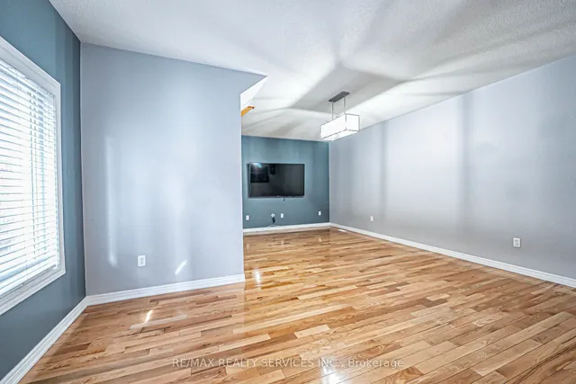 Additional image 8 of 32 Crystalview Cres