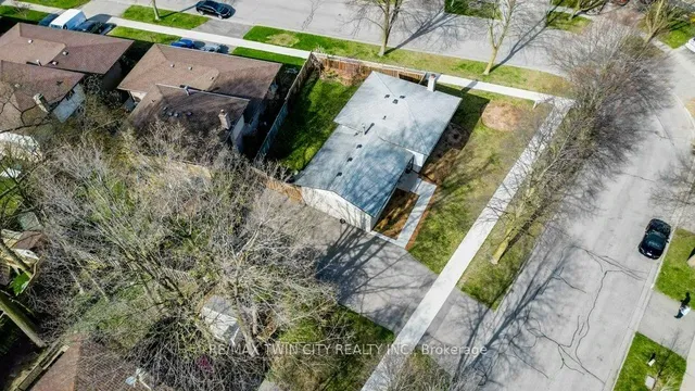 Additional image 46 of 111 Martinglen Cres