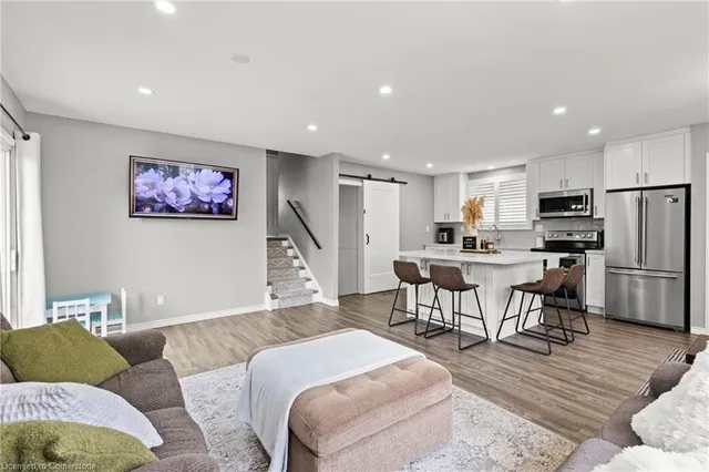 Additional image 10 of 3 Electra Crt