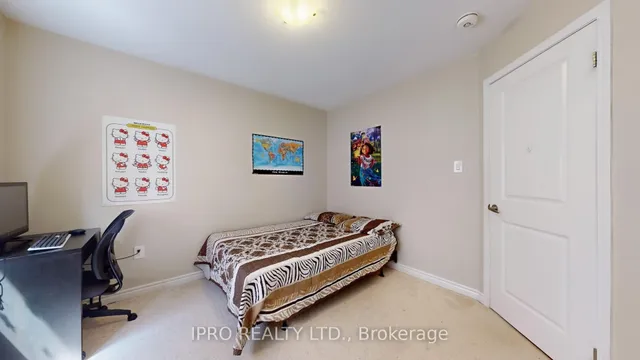 Additional image 32 of 28 Troyer St