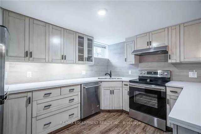 Additional image 31 of 56 Oakley Crt