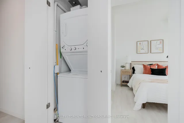 Additional image 31 of 197 Yonge St Unit 3909