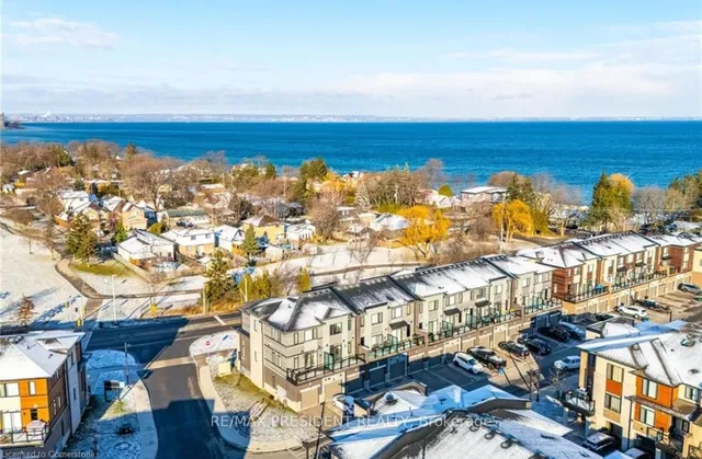 Additional image 32 of 590 North Service Rd Unit 14