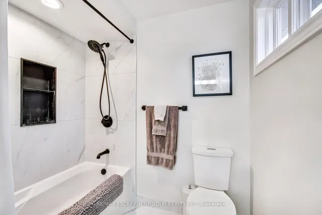 Additional image 22 of 773 Laurier Ave