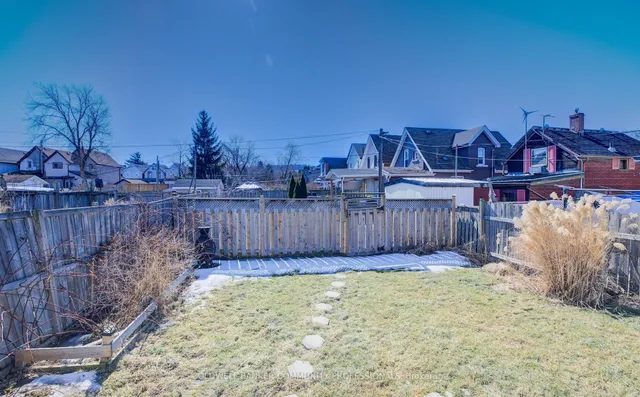 Additional image 32 of 44 Highland Ave